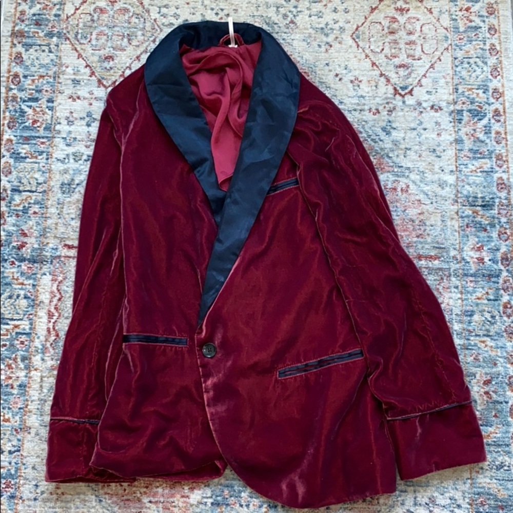 FREE PEOPLE — maroon velvet smoking jacket